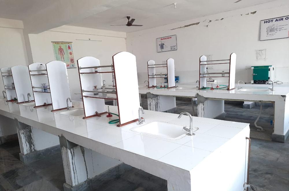 Pharmacy Practice & Hospital Clinical Pharmacy Lab 